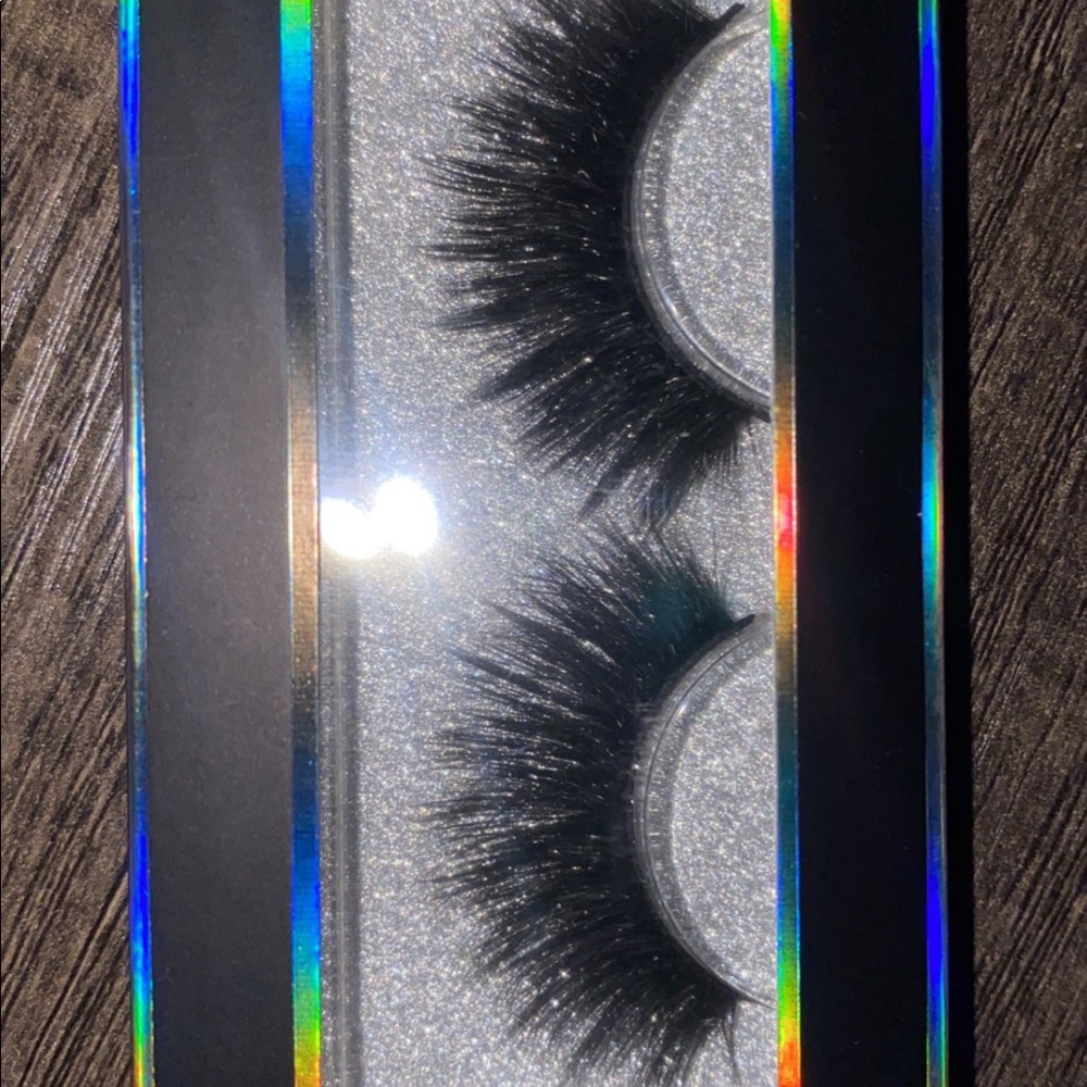 Eyelashes - Picture 11 of 13